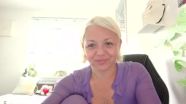 Linsy Kim online show from 09-17-25, 05:42