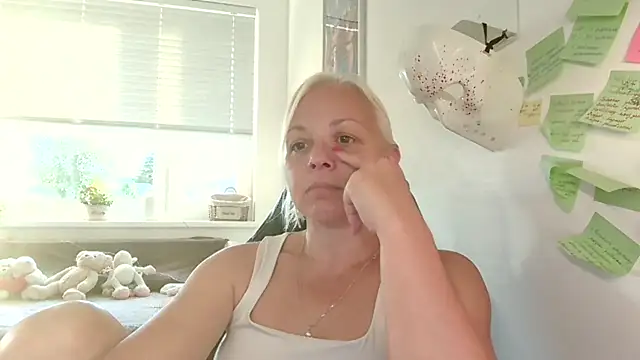 Linsy Kim online show from 09-21-25, 04:41