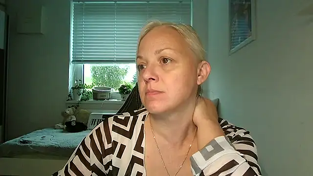 Linsy Kim online show from 10-09-25, 06:11