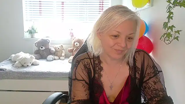 Linsy Kim online show from 12-21-25, 09:27