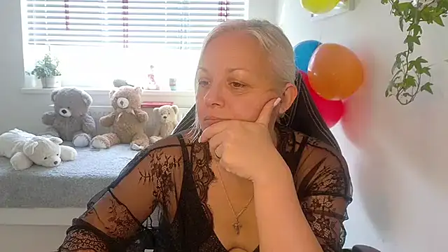 Linsy Kim online show from 12-22-25, 09:17