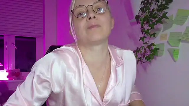 Linsy Kim online show from 03-12-26, 08:37