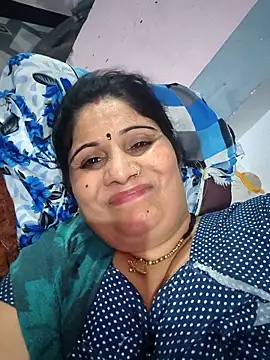Snapshot of Rakhi99x chatting on 05-13-26, 05:21 Rakhi99x online show from 05-13-26, 05:21