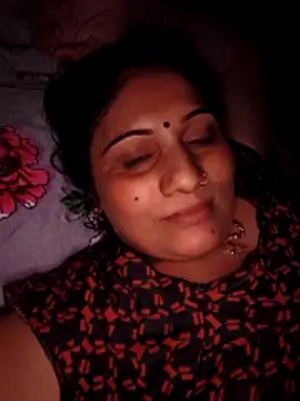 Snapshot of Rakhi99x chatting on 05-17-26, 10:06 Rakhi99x online show from 05-17-26, 10:06