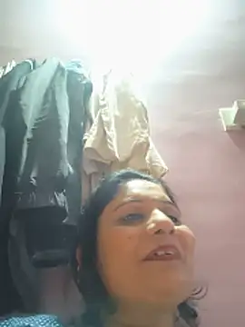Snapshot of Rakhi99x chatting on 06-12-26, 11:20 Rakhi99x online show from 06-12-26, 11:20