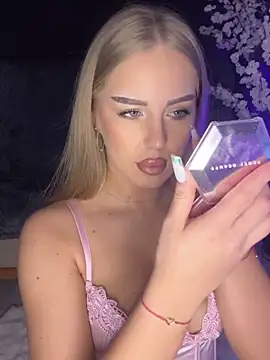 AubrieleRouj1 online show from 03-25-26, 05:19