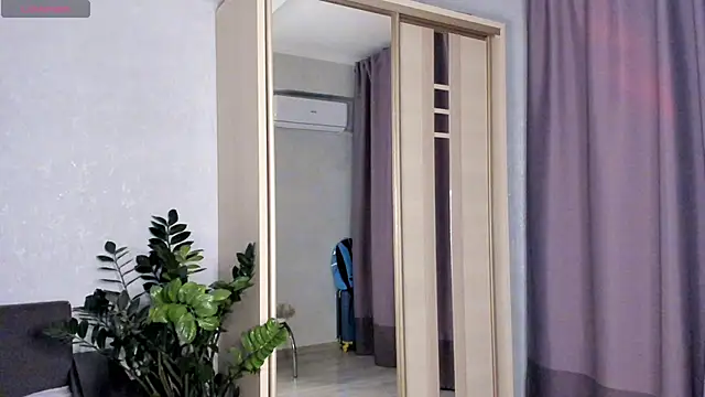 SaraShine  online show from 10-14-25, 07:58