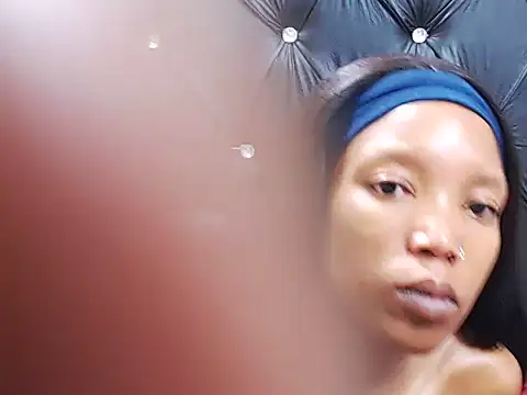 Snapshot of AppleAss02 chatting on 11-28-25, 08:44 AppleAss02 online show from 11-28-25, 08:44