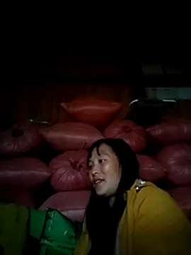 Snapshot of miss-su chatting on 12-17-25, 06:41 miss-su online show from 12-17-25, 06:41