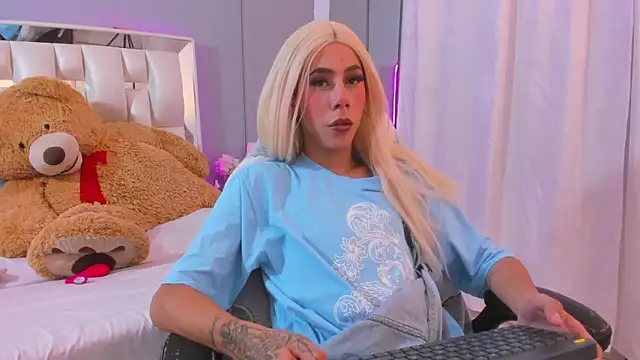 Darlyn tenderhot   online show from 10-24-25, 05:04