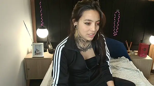 Snapshot of LiaMonroee_ chatting on 04-06-26, 11:55 LiaMonroee online show from 04-06-26, 11:55