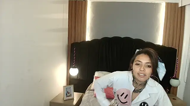LiaMonroee  online show from 05-06-26, 12:32
