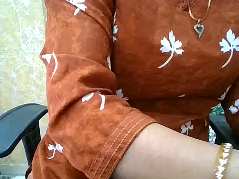 Snapshot of Roshani_hoty chatting on 05-22-26, 07:26 Roshani hoty online show from 05-22-26, 07:26