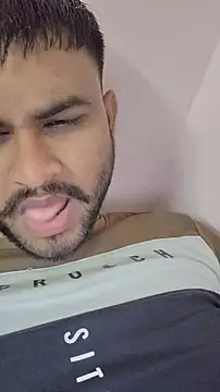 Snapshot of Frvgggghh chatting on 03-01-26, 06:37 Frvgggghh online show from 03-01-26, 06:37