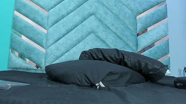 AngelineJolie online show from 02-25-26, 11:09