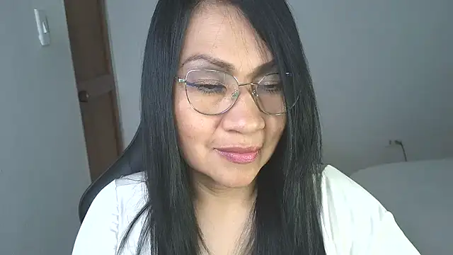 Snapshot of LissafeetHott chatting on 10-25-25, 10:37 LissafeetHott online show from 10-25-25, 10:37