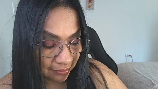 Snapshot of LissafeetHott chatting on 11-27-25, 02:41 LissafeetHott online show from 11-27-25, 02:41