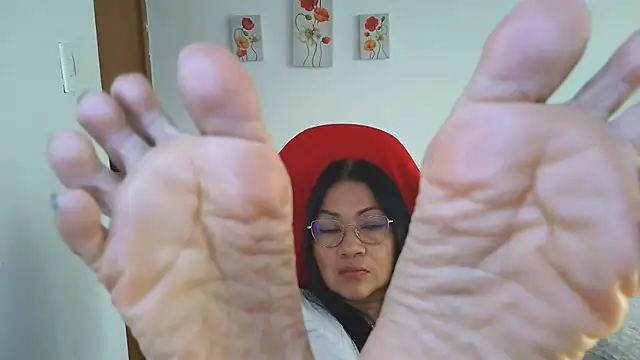 Snapshot of LissafeetHott chatting on 03-22-26, 04:10 LissafeetHott online show from 03-22-26, 04:10