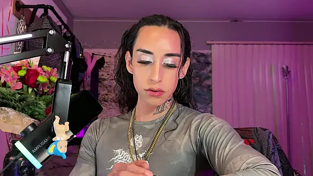Snapshot of xoFrankie chatting on 06-18-26, 02:34 xoFrankie online show from 06-18-26, 02:34