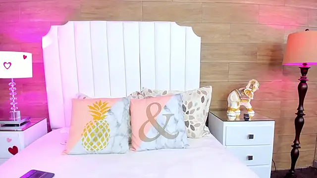 ScarletMore online show from 04-11-26, 01:43