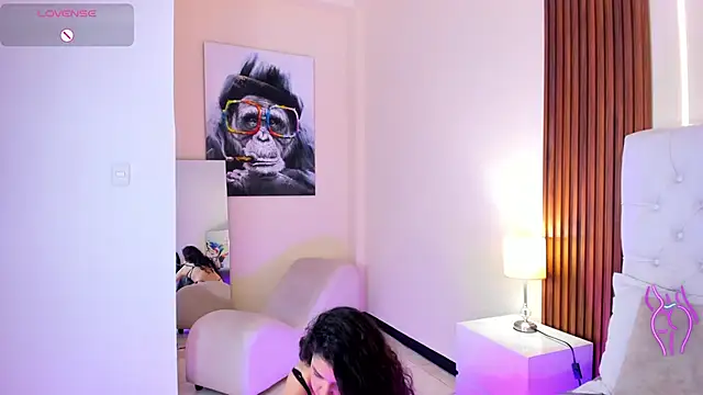 Snapshot of IrisLaurent chatting on 11-02-25, 03:36 IrisLaurent online show from 11-02-25, 03:36