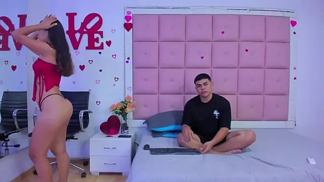 Snapshot of Aliss_Aron chatting on 02-21-26, 12:06 Aliss Aron online show from 02-21-26, 12:06