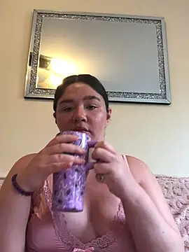 Snapshot of Imogenbabyyy chatting on 05-13-26, 10:01 Imogenbabyyy online show from 05-13-26, 10:01