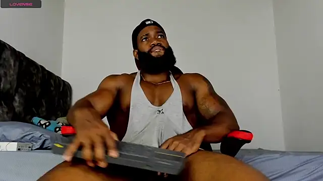 Snapshot of james_musclebbc chatting on 05-16-26, 11:31 james musclebbc online show from 05-16-26, 11:31