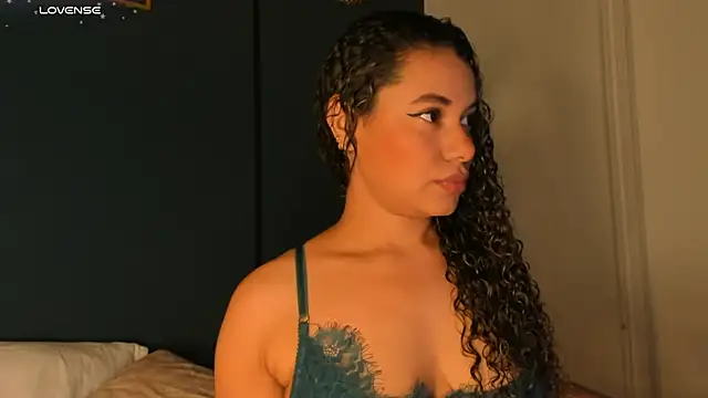 Snapshot of angie_leonn chatting on 07-14-26, 01:17 angie leonn online show from 07-14-26, 01:17