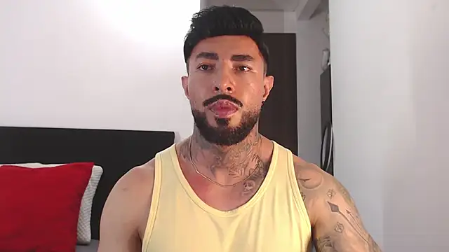 Snapshot of andrea_de_lucaa chatting on 06-18-26, 05:08 andrea de lucaa online show from 06-18-26, 05:08