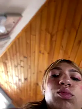 Snapshot of Isabella18_pink chatting on 01-05-26, 06:00 Isabella18 pink online show from 01-05-26, 06:00