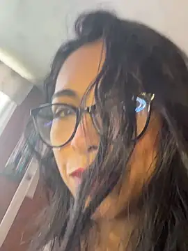 Snapshot of Emma__cumlovee chatting on 05-21-26, 04:25 Emma cumlovee online show from 05-21-26, 04:25