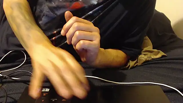 idiotpig66 online show from 03-22-26, 07:23