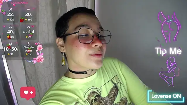 Snapshot of Cherry_vald chatting on 06-21-26, 01:57 Cherry vald online show from 06-21-26, 01:57