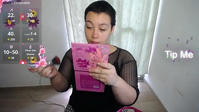 Snapshot of Cherry_vald chatting on 06-25-26, 01:48 Cherry vald online show from 06-25-26, 01:48