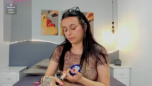 Sara mora  online show from 06-17-26, 03:13