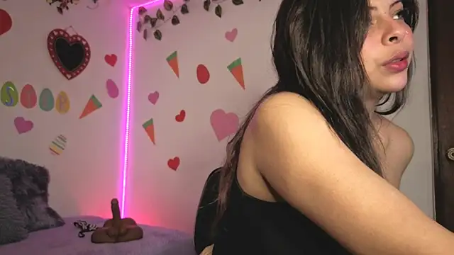 Snapshot of MiaCollinssx chatting on 04-06-26, 03:57 MiaCollinssx online show from 04-06-26, 03:57