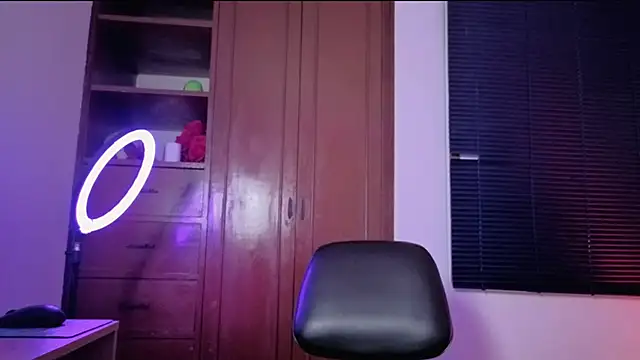 Snapshot of MiaCollinssx chatting on 04-11-26, 02:32 MiaCollinssx online show from 04-11-26, 02:32