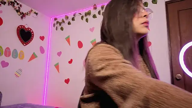 Snapshot of MiaCollinssx chatting on 04-12-26, 01:38 MiaCollinssx online show from 04-12-26, 01:38