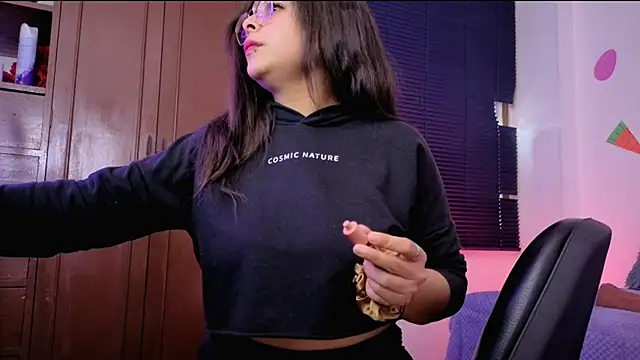 Snapshot of MiaCollinssx chatting on 04-13-26, 03:39 MiaCollinssx online show from 04-13-26, 03:39