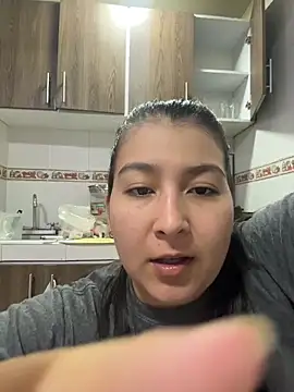 Snapshot of evelyn_1702 chatting on 07-13-26, 07:05 evelyn 1702 online show from 07-13-26, 07:05