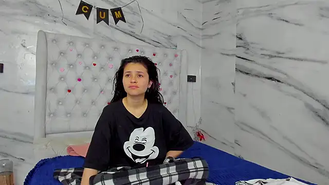 Ari and Storm online show from 05-03-26, 01:39