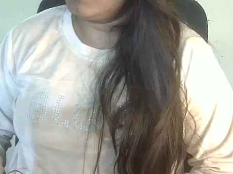 Snapshot of Aanya_Hazel chatting on 12-20-25, 09:44 Aanya Hazel online show from 12-20-25, 09:44