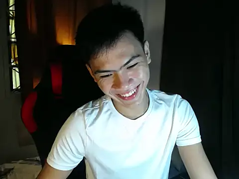 Snapshot of alex_cummer chatting on 05-15-26, 12:39 alex cummer online show from 05-15-26, 12:39