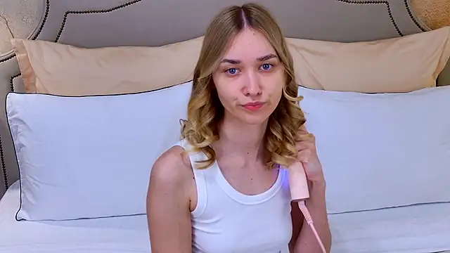 AmadaReine online show from 06-30-26, 04:30