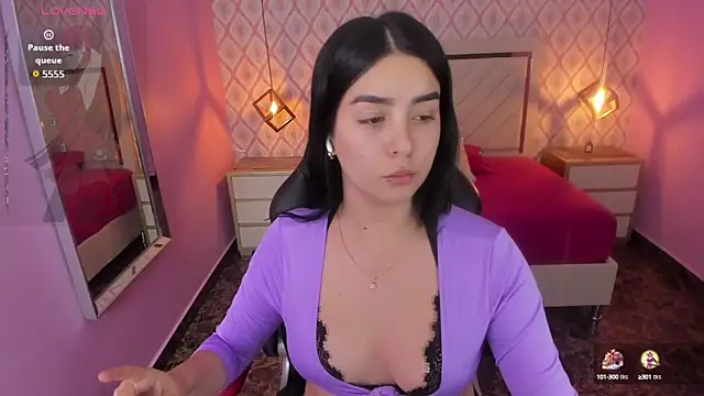 CHRISTY TEIGEN4 online show from 10-15-25, 07:25