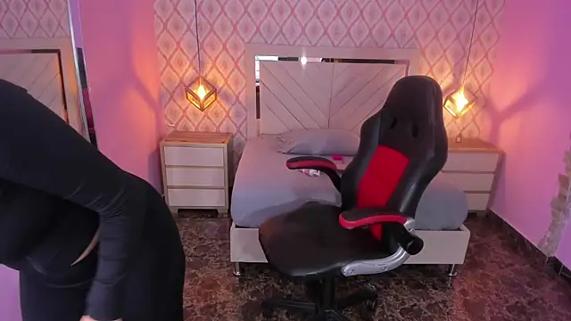 CHRISTY TEIGEN4 online show from 10-28-25, 07:16