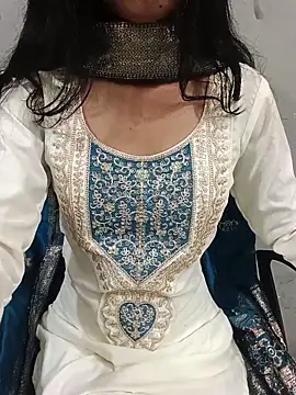 Daizy Shah online show from 05-16-26, 02:38