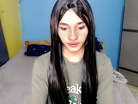 Petite HugeCock online show from 07-01-26, 09:44