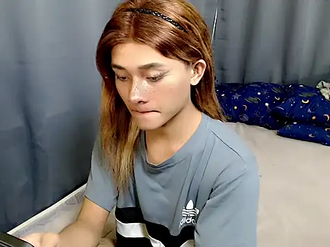Petite HugeCock online show from 07-13-26, 12:41